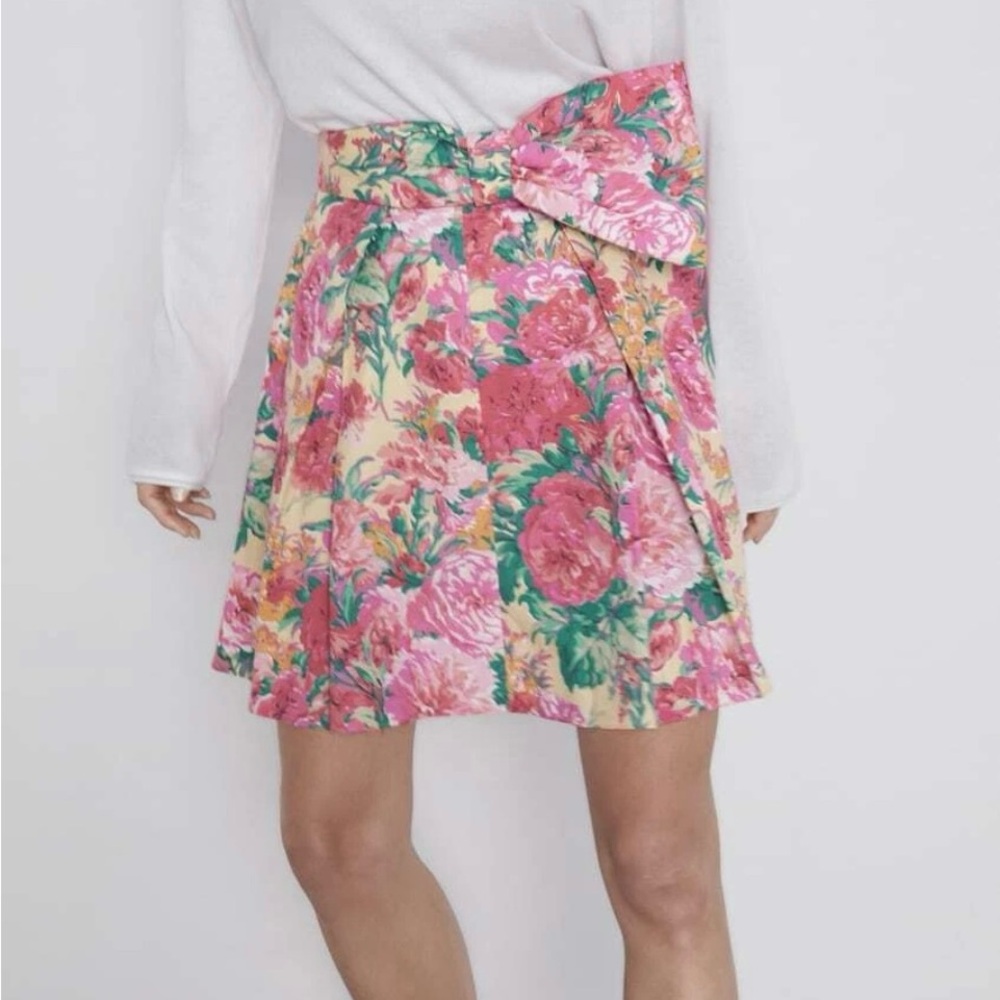 Zara FLORAL PRINT Skirt (msrp$70)